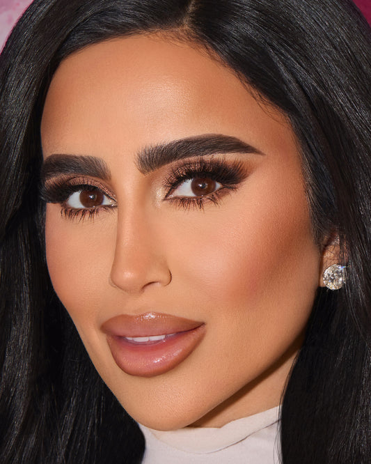 Lilly Lashes | Self Adhesive | MoneyMaker | Model Image Lilly Ghalichi